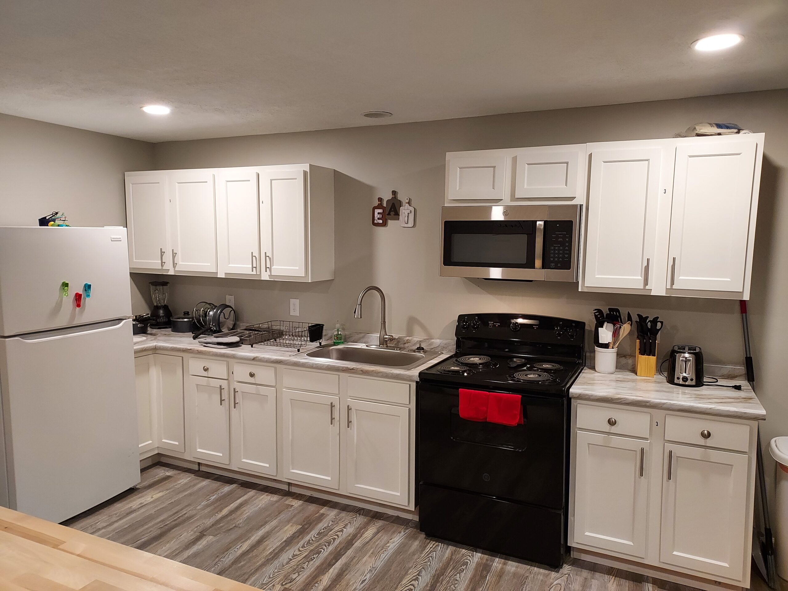 Fully equipped kitchen at The Boulevard Building Cleveland
extended stay housing